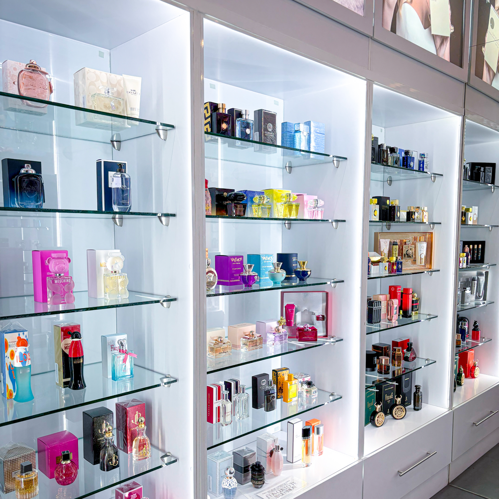 Perfumería de amplio catálogo: árabes, diseñador y exclusivos.